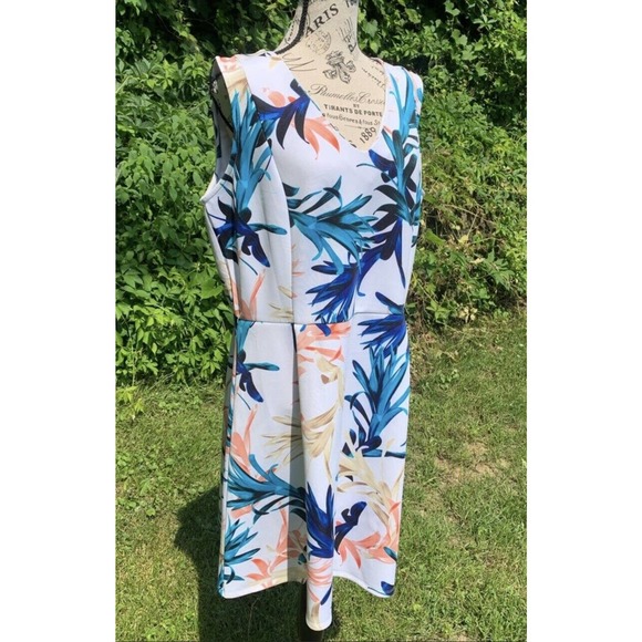 Worthington Multi colored leaf A line wide strap Keyhole back patterned dress - Picture 8 of 8